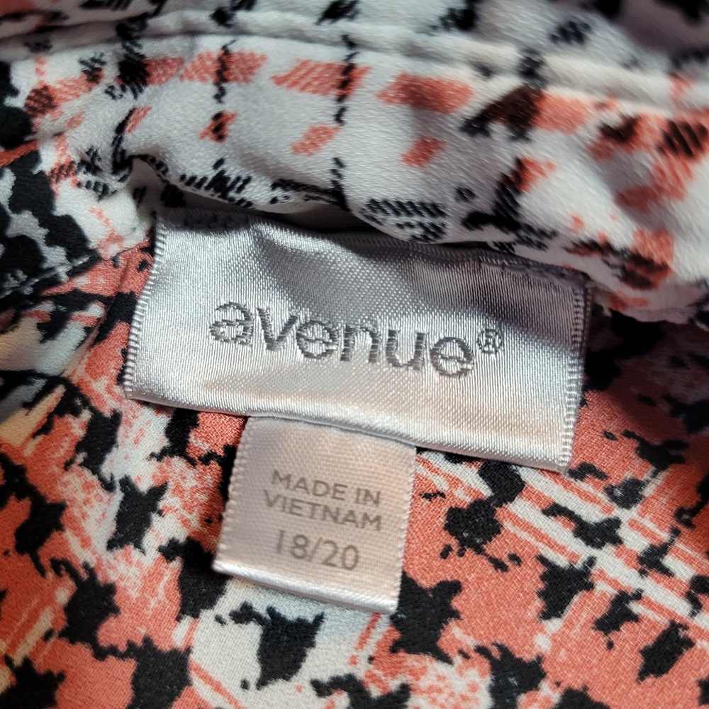 Avenue Black and Red Houndstooth Women's Tunic - Picture 2 of 3